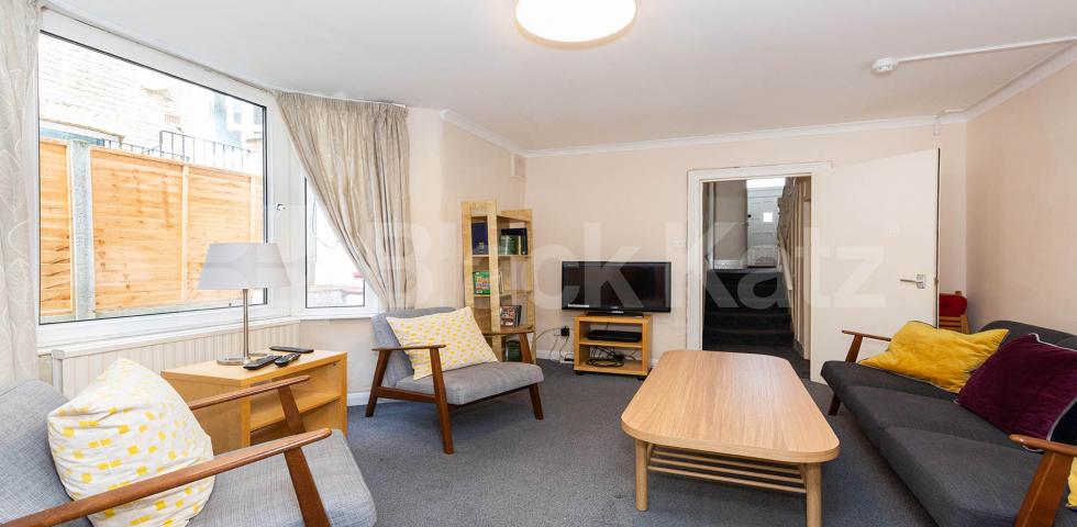 			6 Bedroom, 3 bath, 2 reception House			 Duckett Road, HARRINGAY - HORNSEY